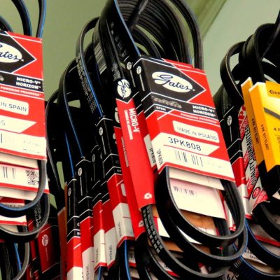Correas automotrices Gates y Continental colgadas, listas para instalación en vehículos